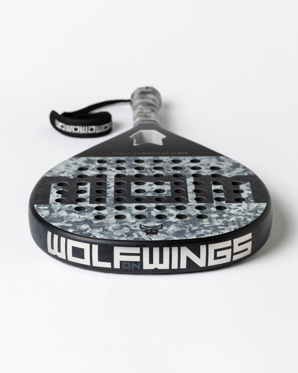 Pala de pádel negra y gris WOW Shade Touch - Full Carbon 3K – WOLF ON WINGS